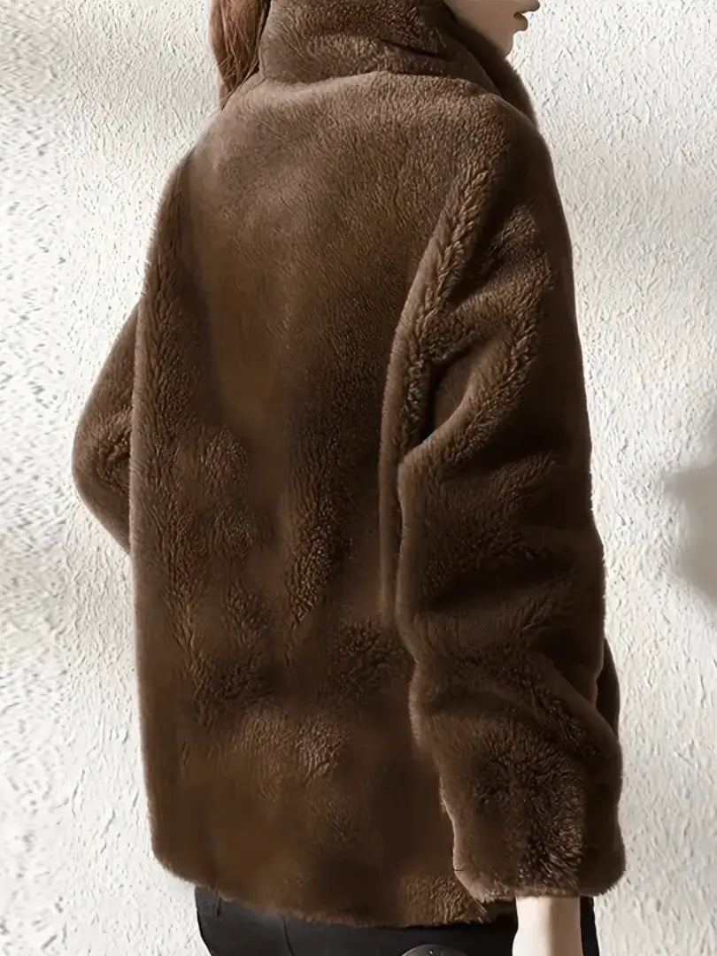 plush fleece jacket featuring full length zip closure from side