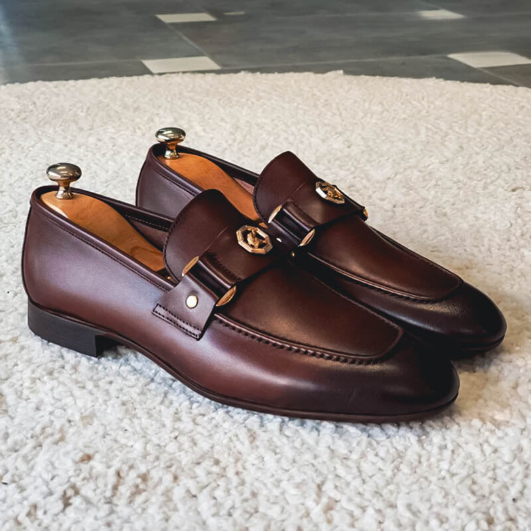 Men's brown slip-on loafers with low-top silhouette and PU upper, available in EU sizes 38–48