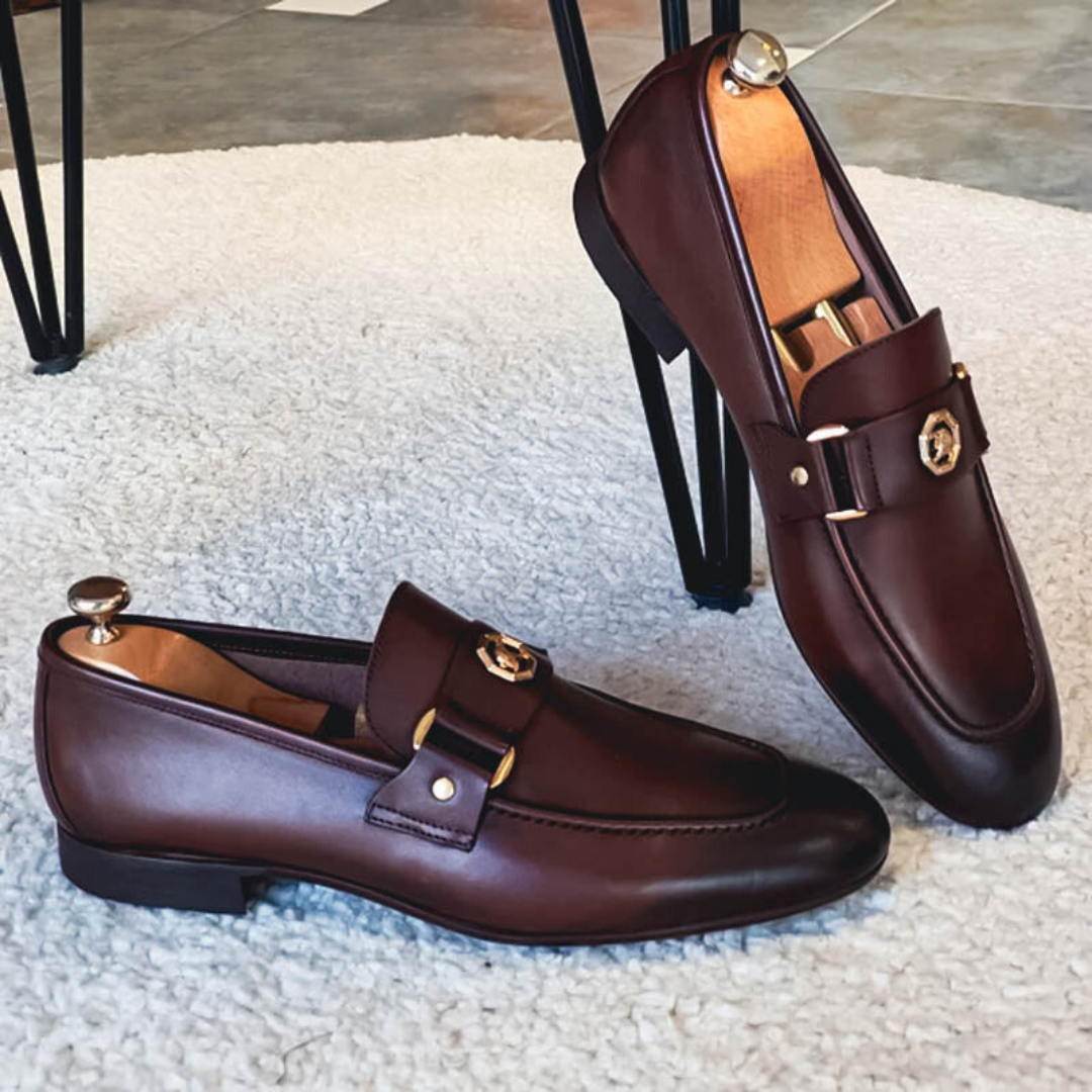 Men's  slip-on loafers with low-top silhouette and PU upper, available in EU sizes 38–48