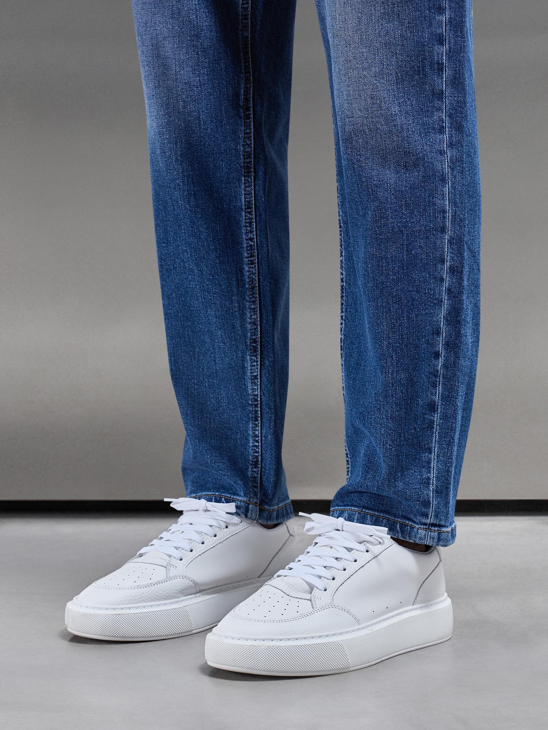 Jean Droit en Denim Bleu Mi-Bleu pour Homme