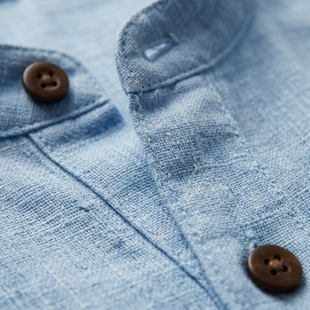Relaxed fit linen shirt for work and travel