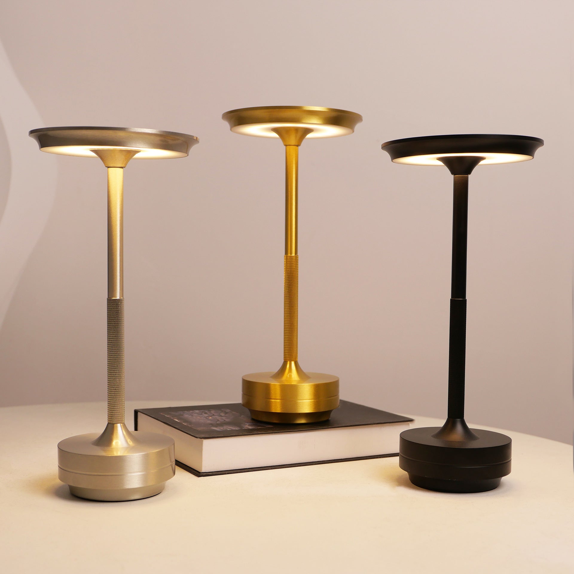 Lampe de Table Métallique Moderne