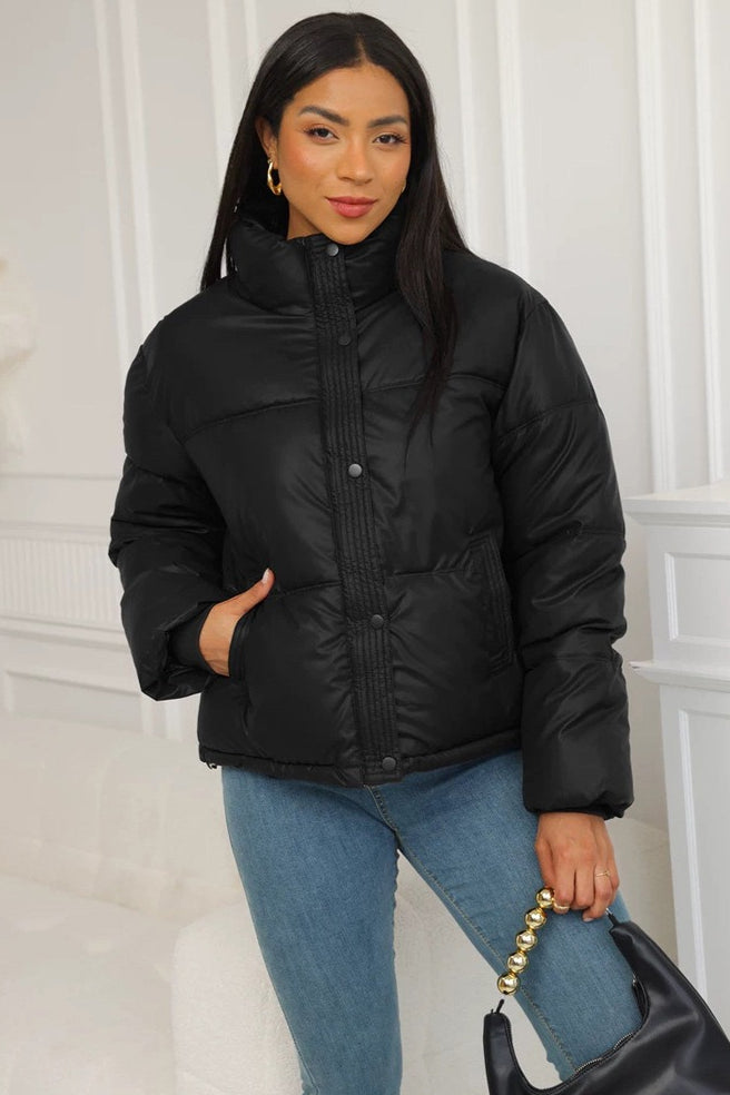 Puffer jacket with adjustable cuffs and relaxed fit for women
