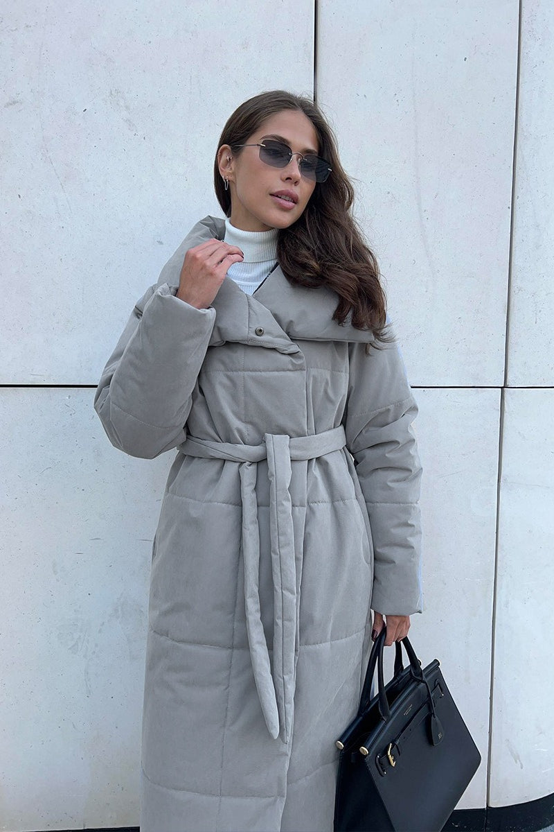 Polyester puffer jacket with quilted design and relaxed silhouette for women