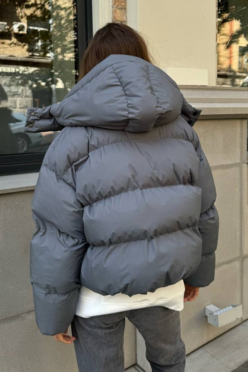 Quilted jacket close-up relaxed silhouette women
