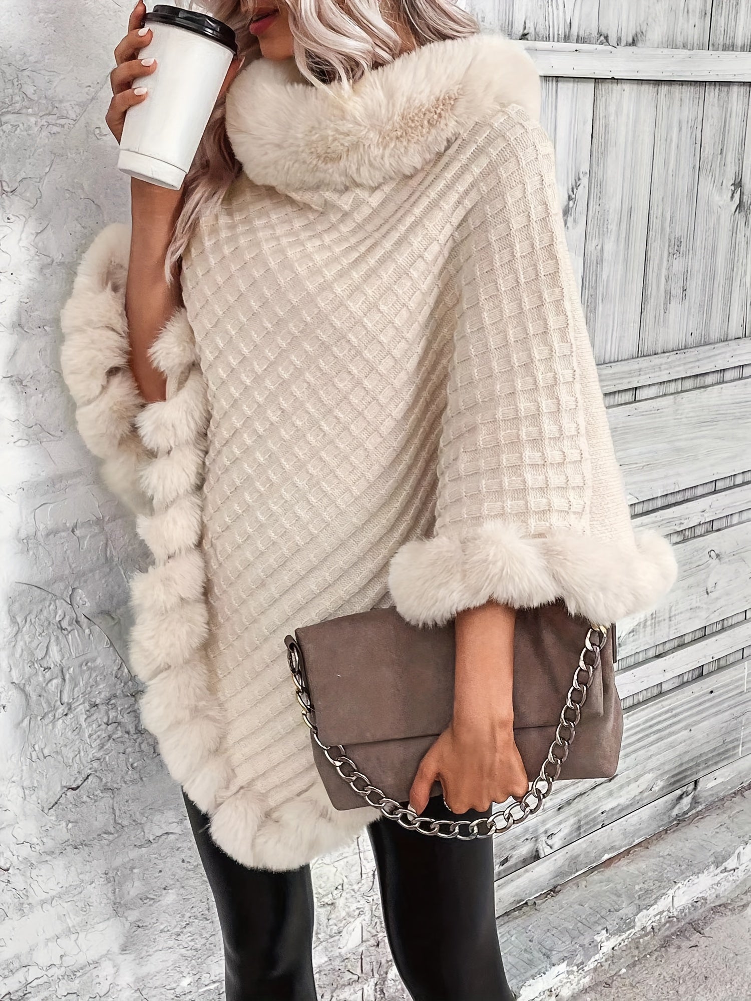 Poncho en Maille à Bordure en Fourrure pour Femme