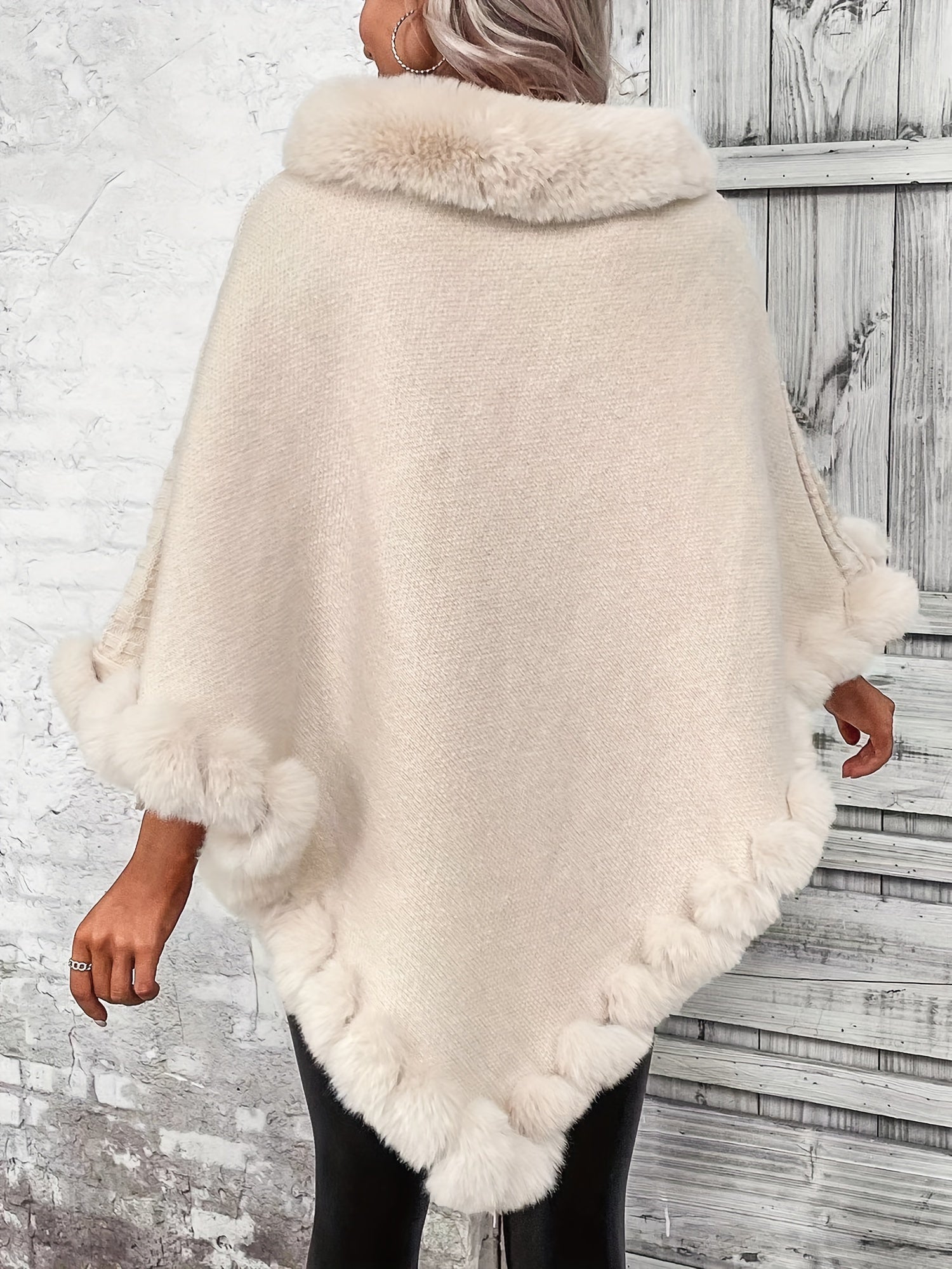 Poncho en Maille à Bordure en Fourrure pour Femme