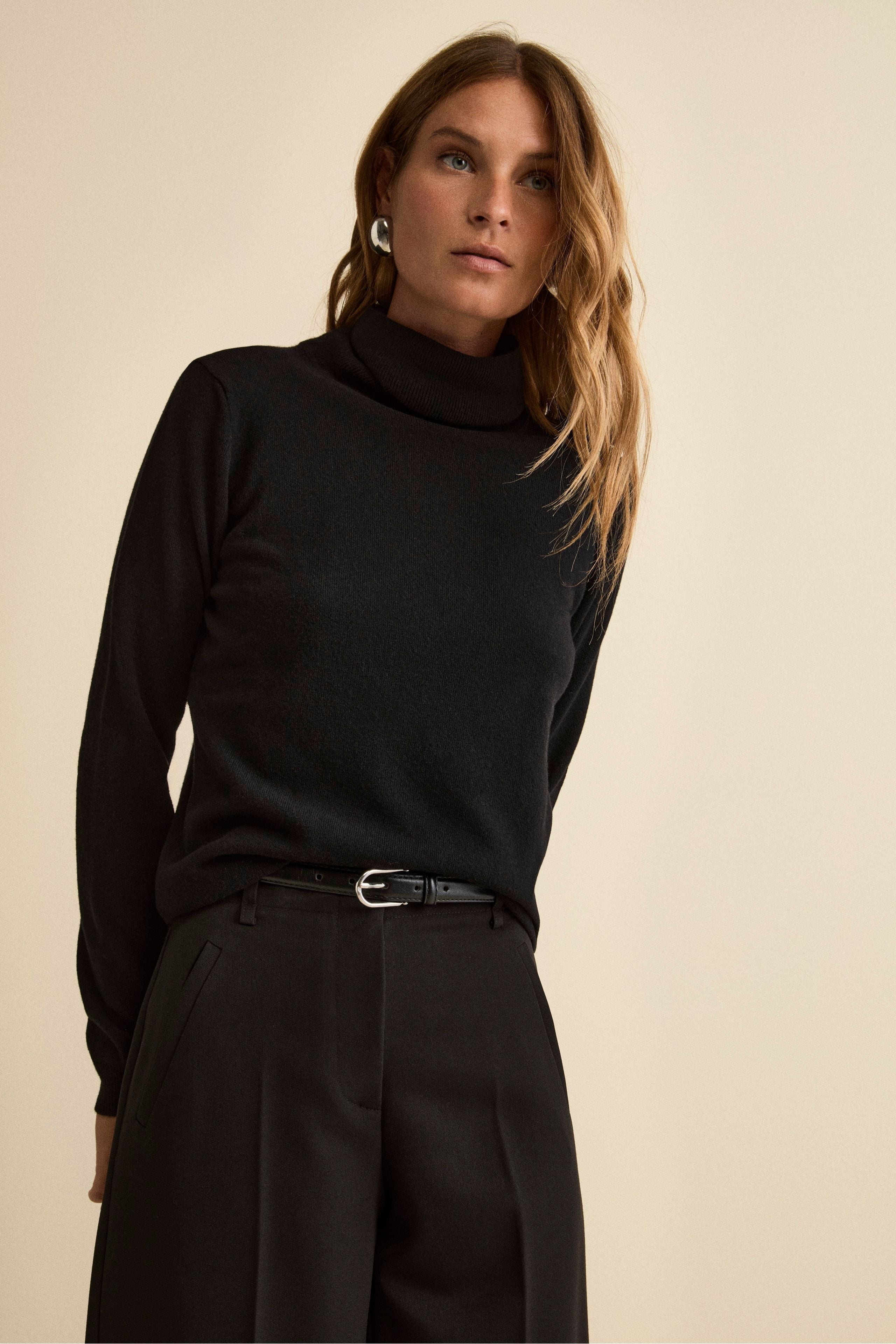 Pull noir à col roulé femme