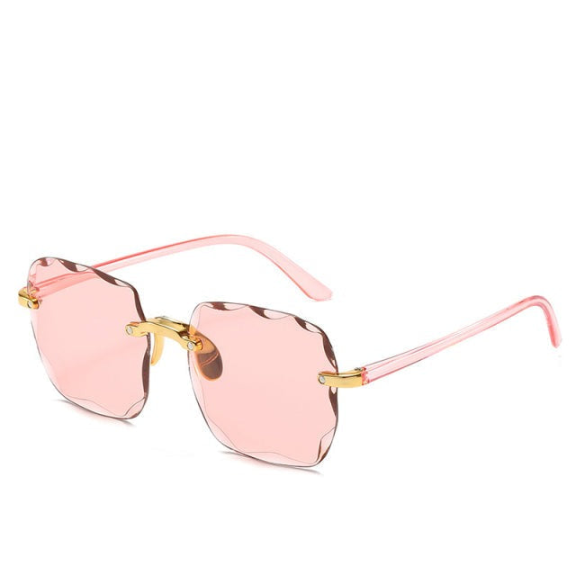 Lightweight square sunglasses for outdoor activities