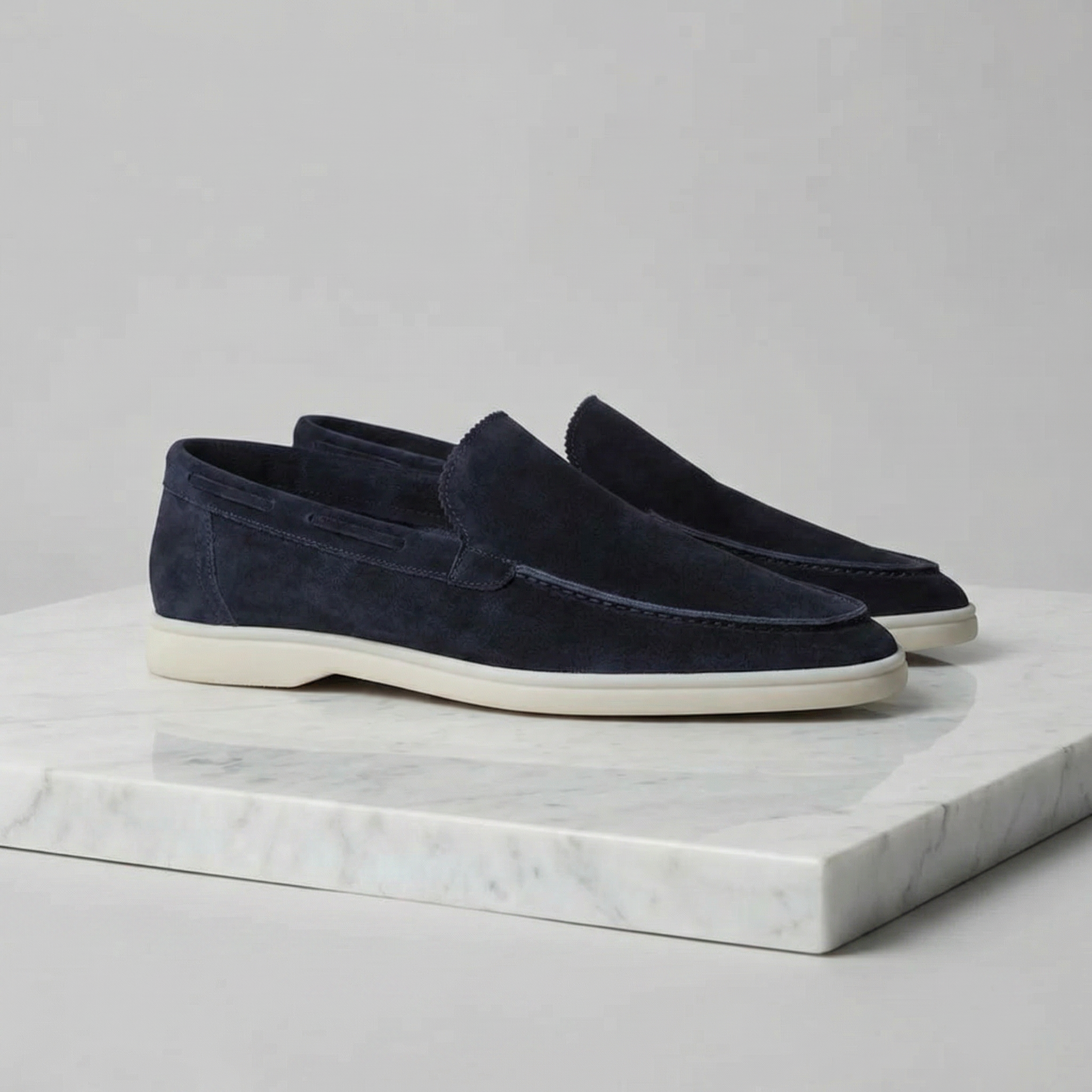 Men's casual loafers with a round toe