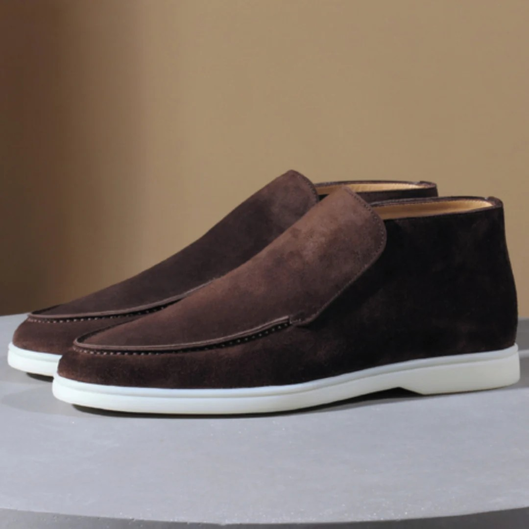 Suede footwear with flexible sole in casual fit for men
