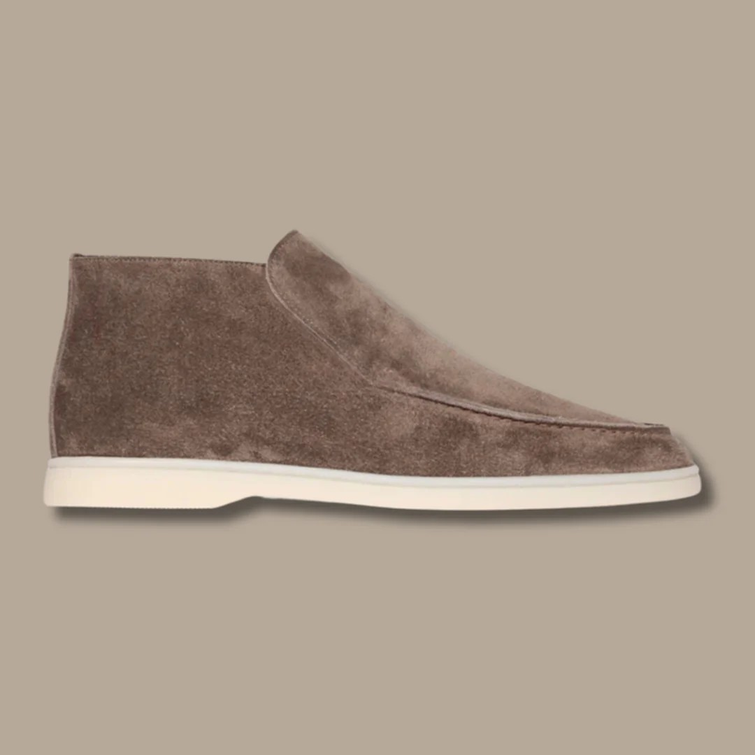 Suede sneakers with contrast stitching in casual fit for men
