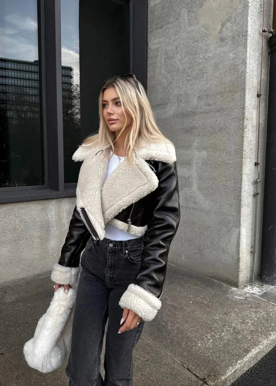 Veste Courte à Revers Femme