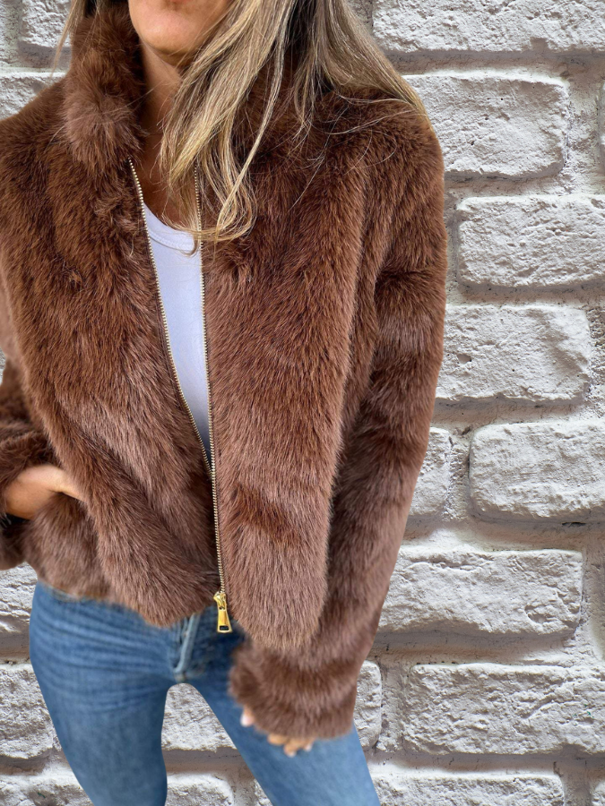 Veste courte en fausse fourrure femme
