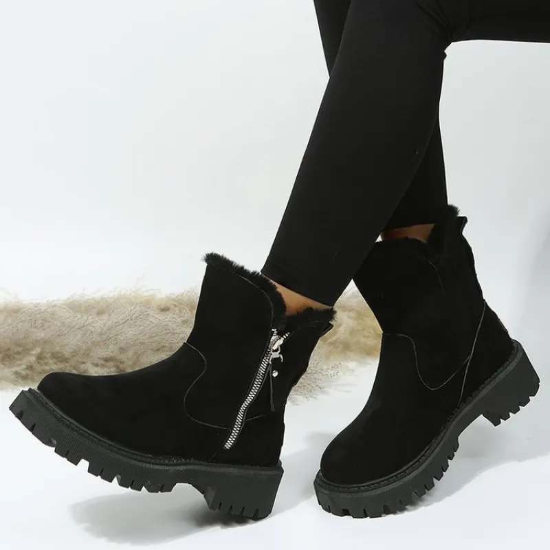 Casual ankle boots with reinforced toe and lace fastening for women