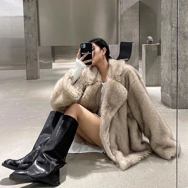 Classic wool coat with tailored waist for women